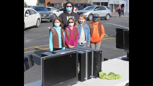 Girl Scouts from Troop 8487 in Union County were on hand to help with the computer distribution event. Those who were helping included Girl Scout mom Nicole Tygett of Jonesboro and Girl Scouts Averie Dickinson of Jonesboro, Madison Dickinson of Jonesboro, Katryna Borders of Anna and Sabryna Borders of Anna.