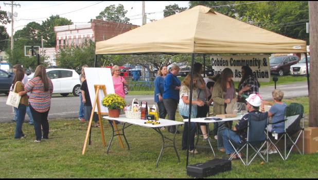 Those who attended could start their evening by picking up a gift bag at the park in downtown Cobden. Included in the gift bag was a map of the many Cobden businesses which were participating, as well as a list of events, specials, giveaways and entertainment. There were also two apple tokens and one entry for a CCBA raffle basket. The apple tokens could be used to receive a free gift or a discount at some of the participating businesses.